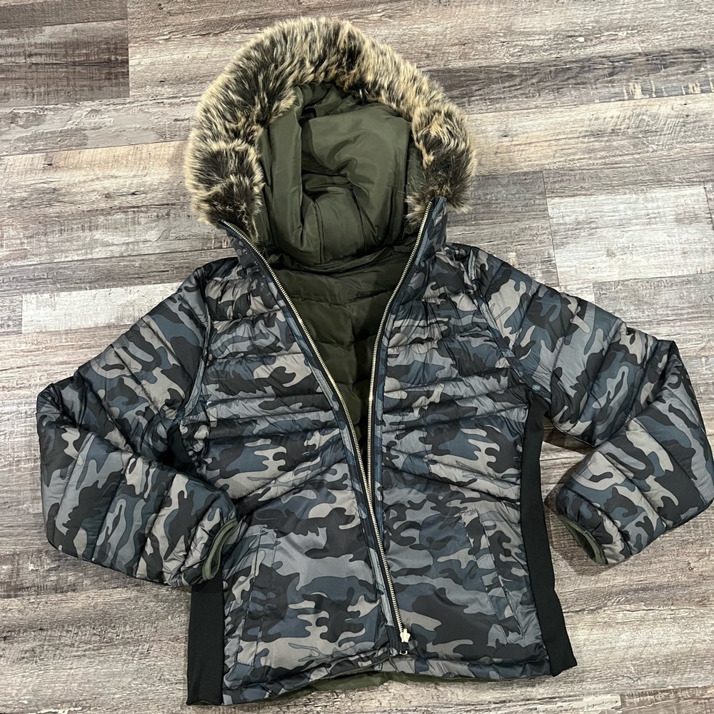 NEW! Women’s REVERSIBLE Camo Puffer Jacket